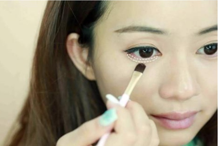 女生放大雙眼妝容的秘訣，就是臥蠶加睫毛的眼妝